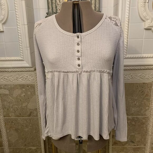 Xhileration. Size 2X. Stretch Top. Appliques. Lace. 1/3 Button Placket. B108 - Picture 1 of 7